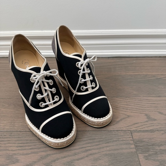 CHANEL Cruise 2016 Espadrille Wedges 39 Navy Canvas Faux Pearl Jute Trim Satin - Picture 7 of 12